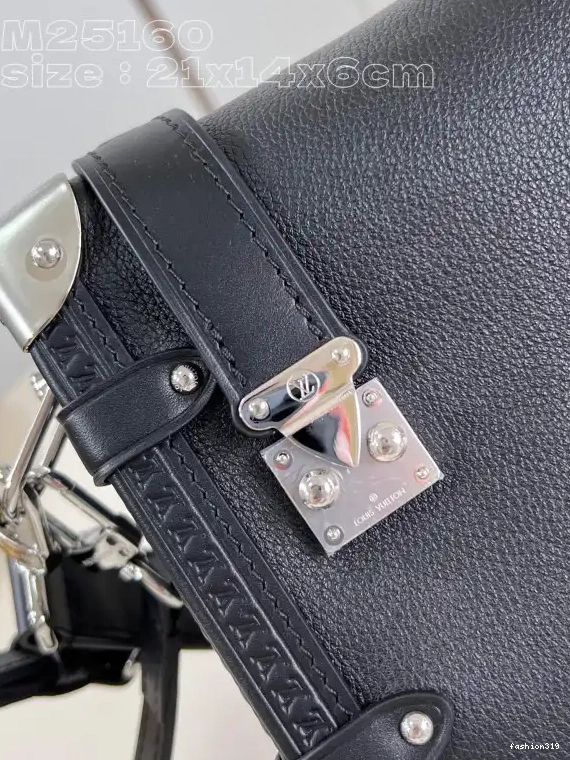 Trunk LOUIS VUITTON PM-21*14*6CM Side 0401